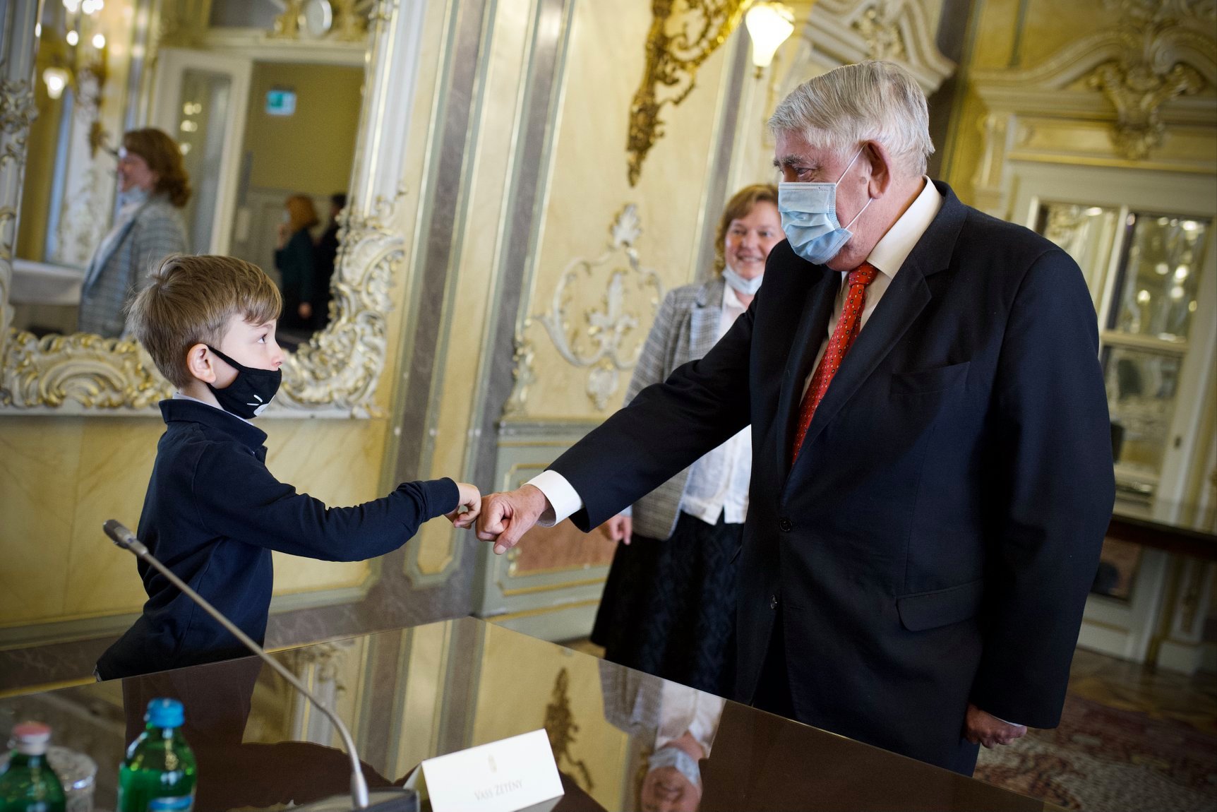 Prof. Dr. Kásler Miklós emberi erőforrások minisztere, gyermeknap alkalmából fogadott látogatókat a Parlamentben